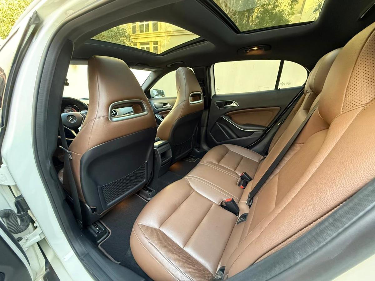 Gulf Specs 2015 MERCEDES BENZ GLA250 4MATIC 2.0Litre Turbo (Gargash Service History)-8-8