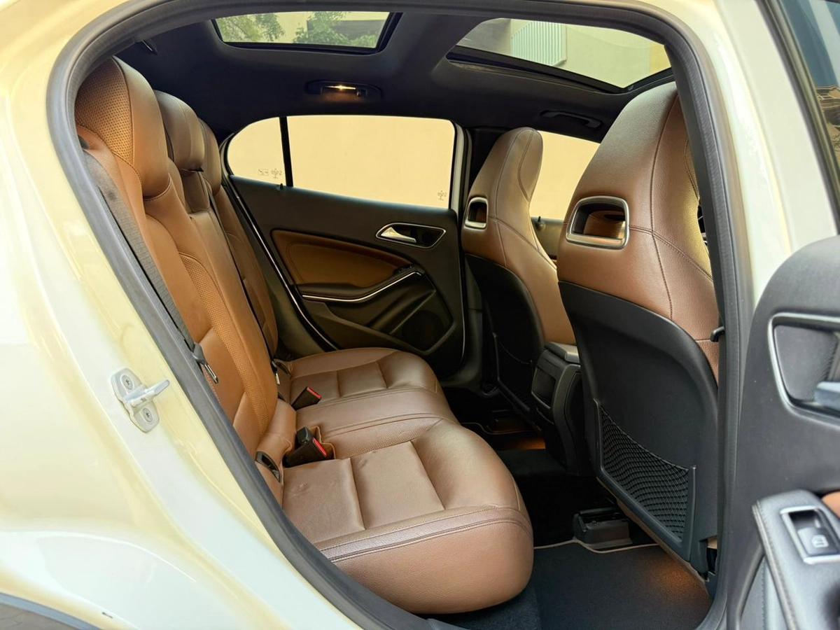 Gulf Specs 2015 MERCEDES BENZ GLA250 4MATIC 2.0Litre Turbo (Gargash Service History)-13-13