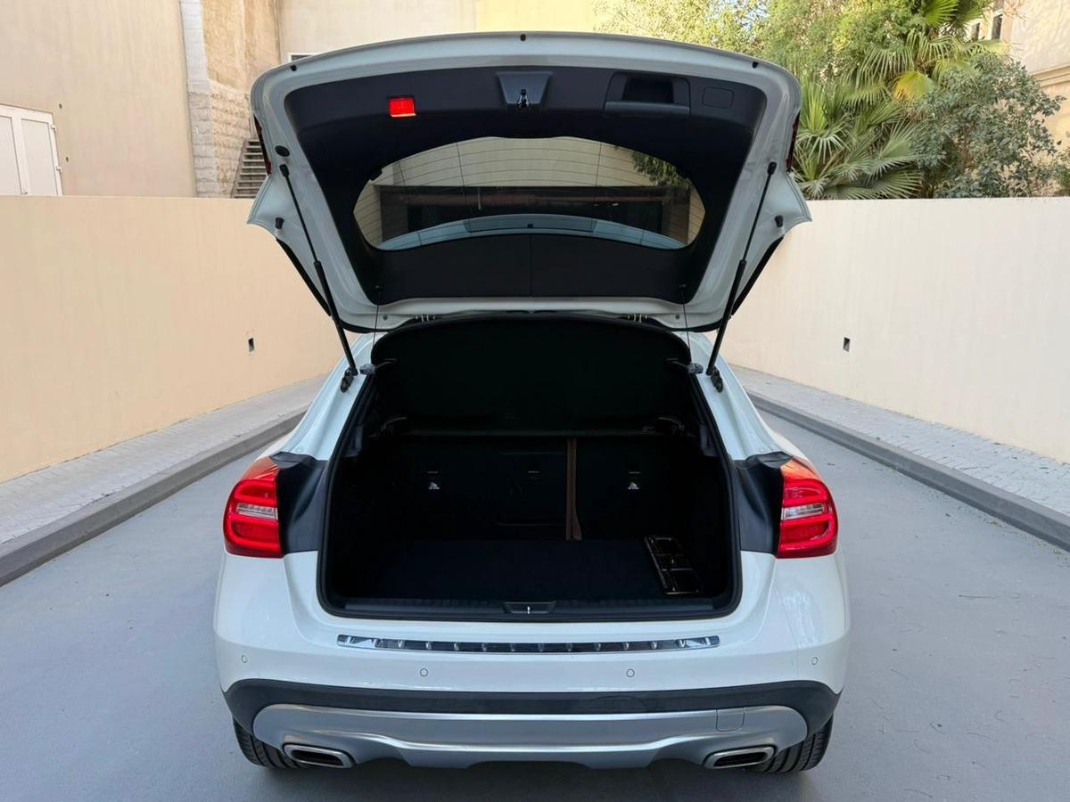 Gulf Specs 2015 MERCEDES BENZ GLA250 4MATIC 2.0Litre Turbo (Gargash Service History)-9-9