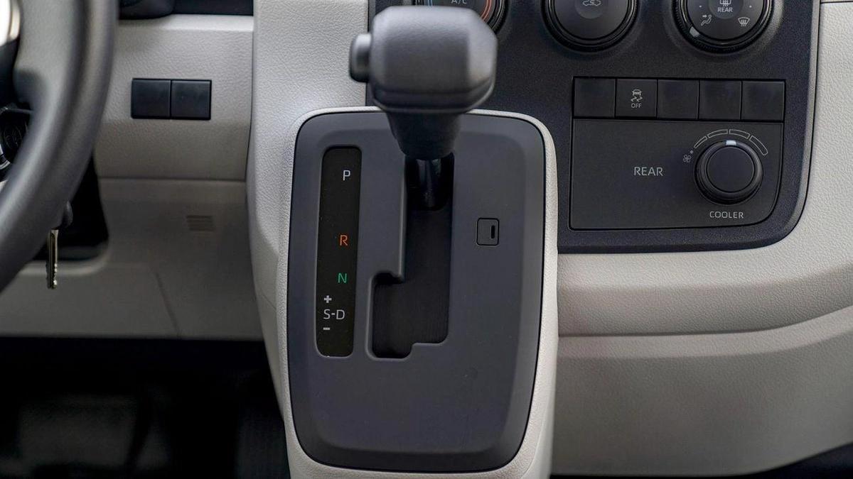 Toyota Hiace Commuter GL High Roof 3.5L-18-18