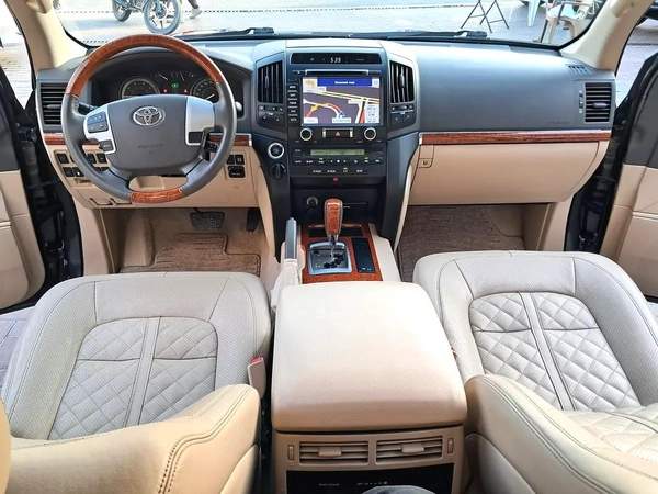 Toyota Land Cruiser GxR V6 Full Option Single Owner Used Very Well Maintained No Any Issue