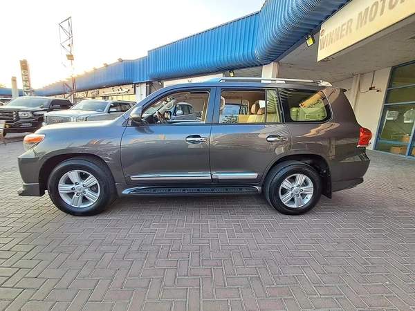 Toyota Land Cruiser GxR V6 Full Option Single Owner Used Very Well Maintained No Any Issue