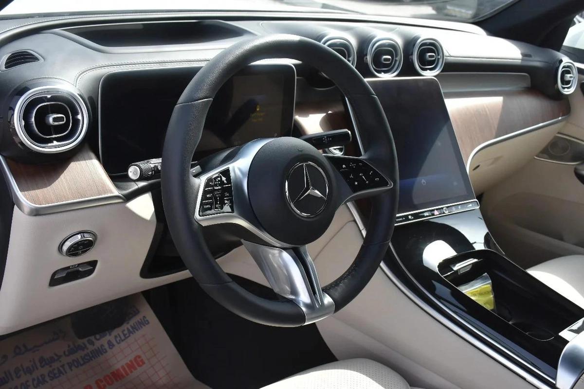 GLC300 4MATIC 2023 | WHITE LIKE-1-1