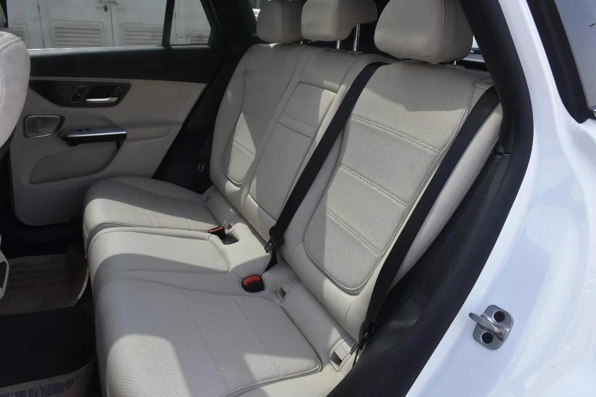 GLC300 4MATIC 2023 | WHITE LIKE-3-3