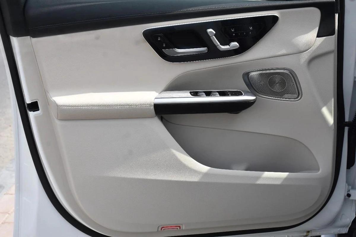 GLC300 4MATIC 2023 | WHITE LIKE-7-7