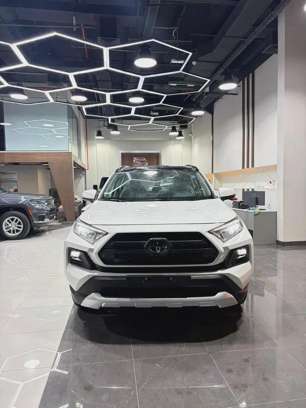 TOYOTA RAV4 ADVENTURE 2.5L PETROL FULL 2025YM تويوتا راف4 ادفانشر فل اوبشن مكينه 2500 بنزين-1-1