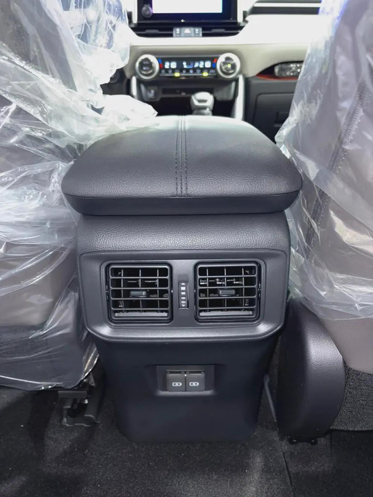 TOYOTA RAV4 ADVENTURE 2.5L PETROL FULL 2025YM تويوتا راف4 ادفانشر فل اوبشن مكينه 2500 بنزين-9-9