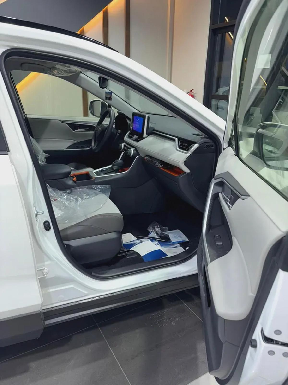 TOYOTA RAV4 ADVENTURE 2.5L PETROL FULL 2025YM تويوتا راف4 ادفانشر فل اوبشن مكينه 2500 بنزين-12-12