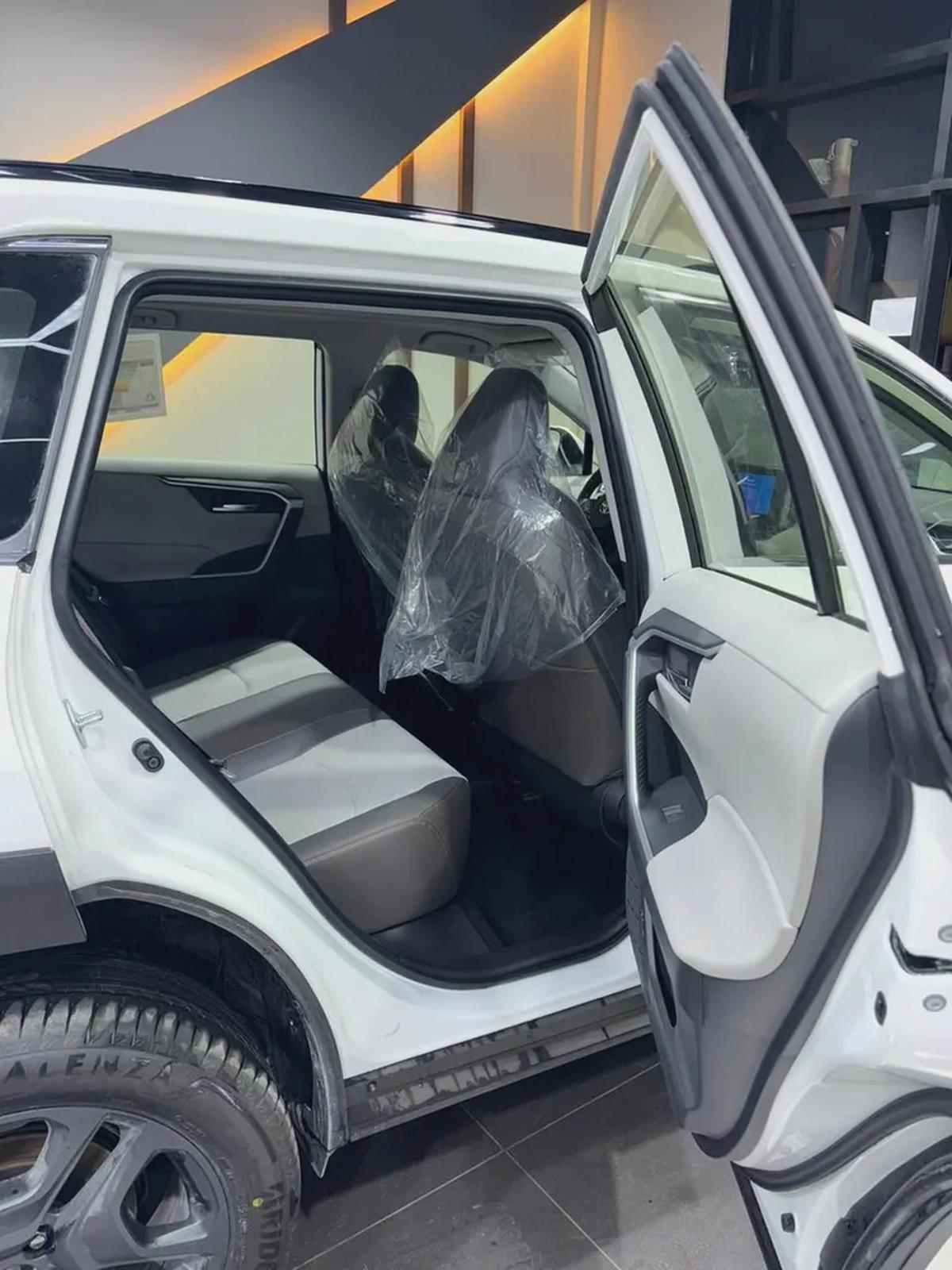 TOYOTA RAV4 ADVENTURE 2.5L PETROL FULL 2025YM تويوتا راف4 ادفانشر فل اوبشن مكينه 2500 بنزين-13-13