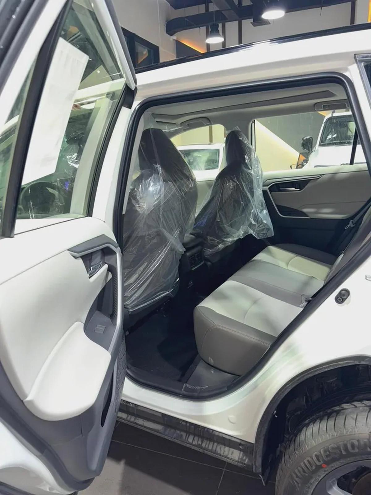 TOYOTA RAV4 ADVENTURE 2.5L PETROL FULL 2025YM تويوتا راف4 ادفانشر فل اوبشن مكينه 2500 بنزين-14-14