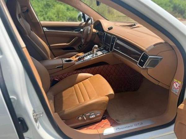 PORSCHE PANAMERA. GTS