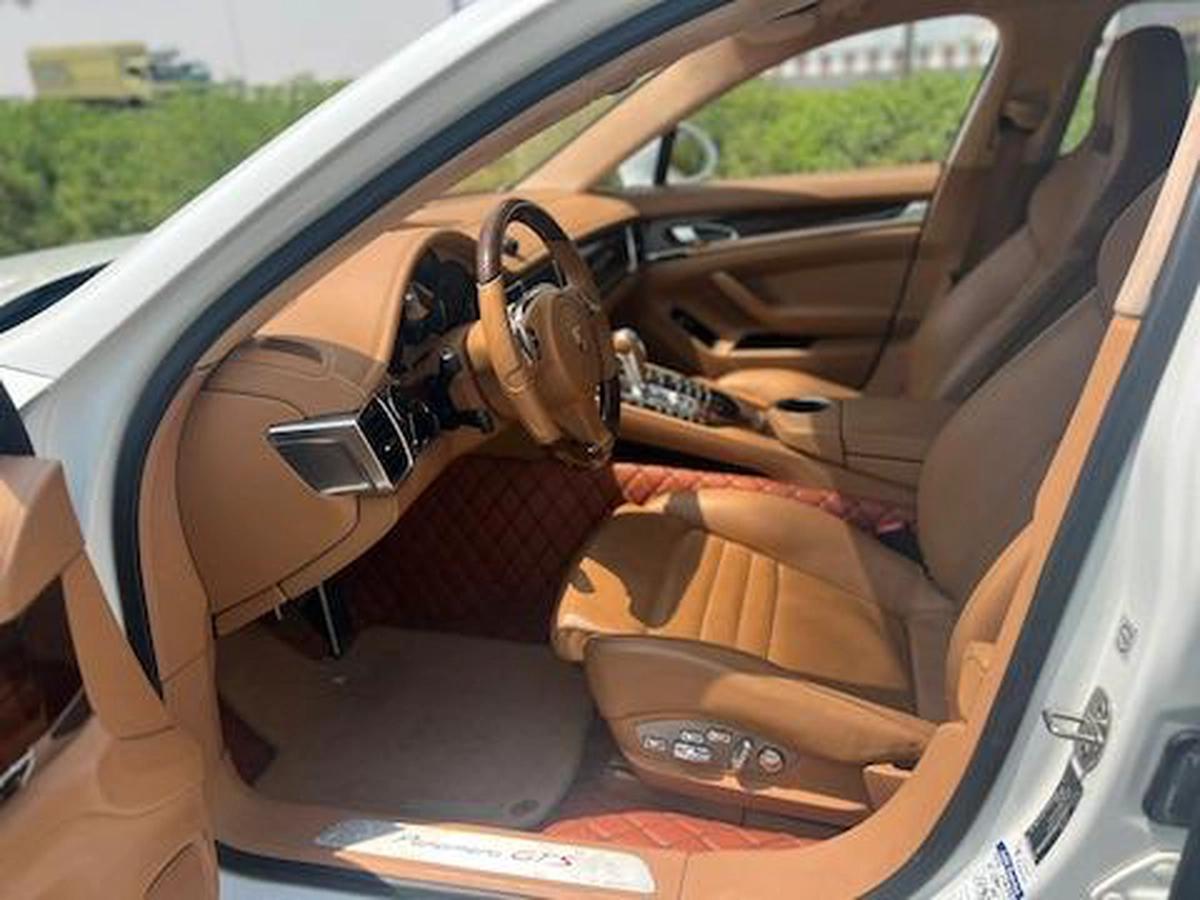 PORSCHE PANAMERA. GTS-6-6