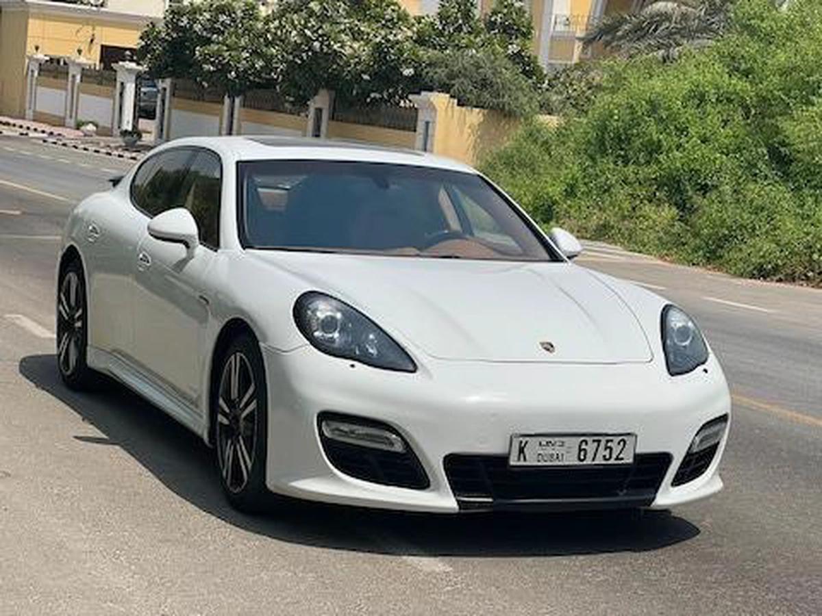 PORSCHE PANAMERA. GTS-4-4