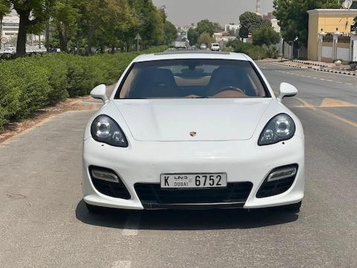 PORSCHE PANAMERA. GTS-3-3