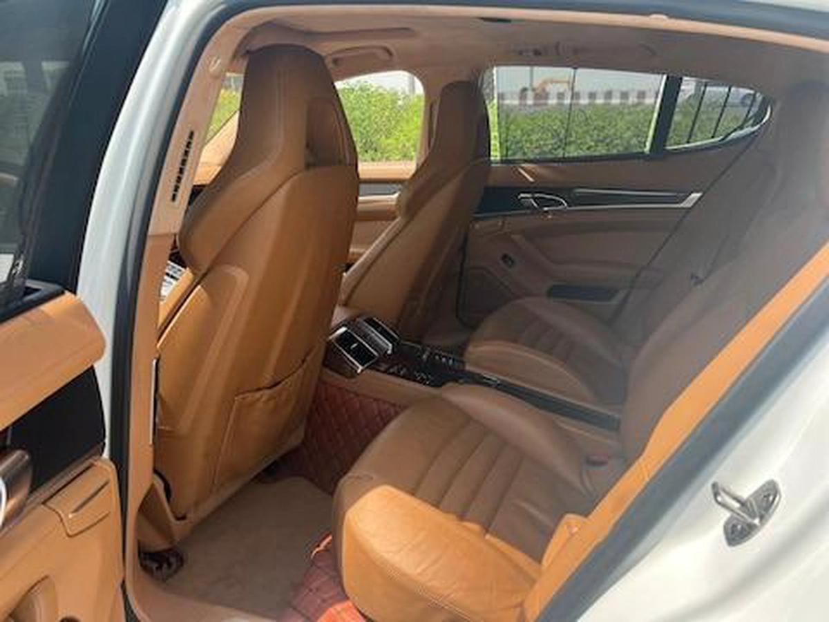 PORSCHE PANAMERA. GTS-7-7