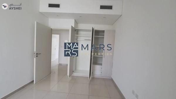 Spacious, Luxury 3 Bedroom Townhouse with Close Kitchen Available For Rent
