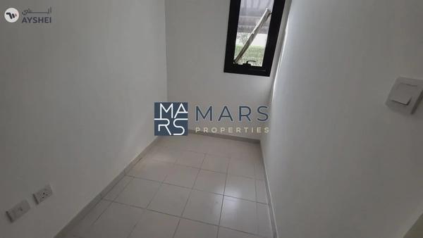 Spacious, Luxury 3 Bedroom Townhouse with Close Kitchen Available For Rent