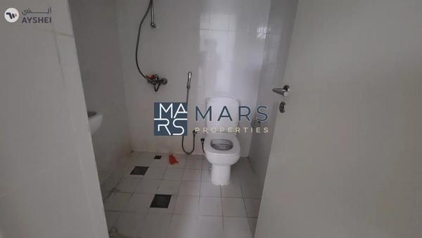 Spacious, Luxury 3 Bedroom Townhouse with Close Kitchen Available For Rent