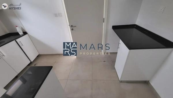 Spacious, Luxury 3 Bedroom Townhouse with Close Kitchen Available For Rent