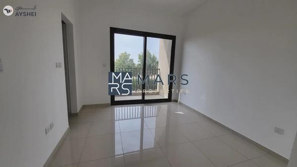 Spacious, Luxury 3 Bedroom Townhouse with Close Kitchen Available For Rent