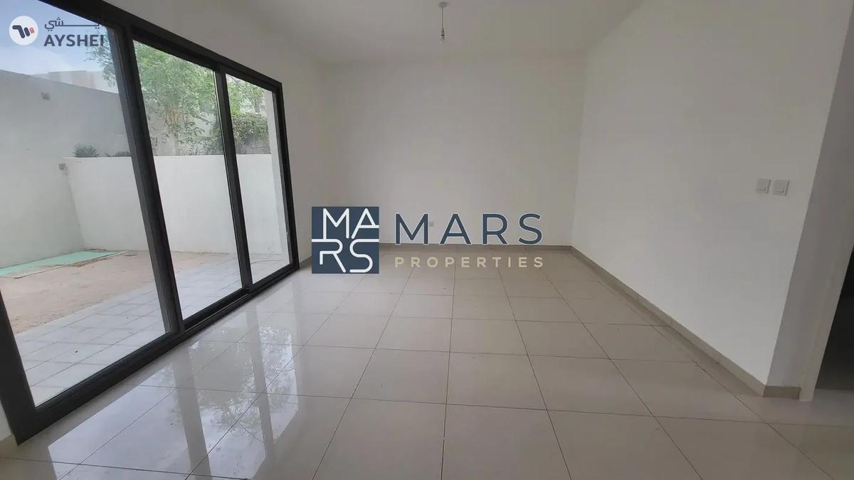 Spacious, Luxury 3 Bedroom Townhouse with Close Kitchen Available For Rent-18-18