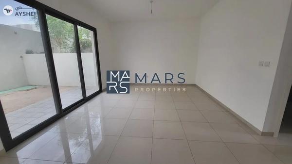 Spacious, Luxury 3 Bedroom Townhouse with Close Kitchen Available For Rent