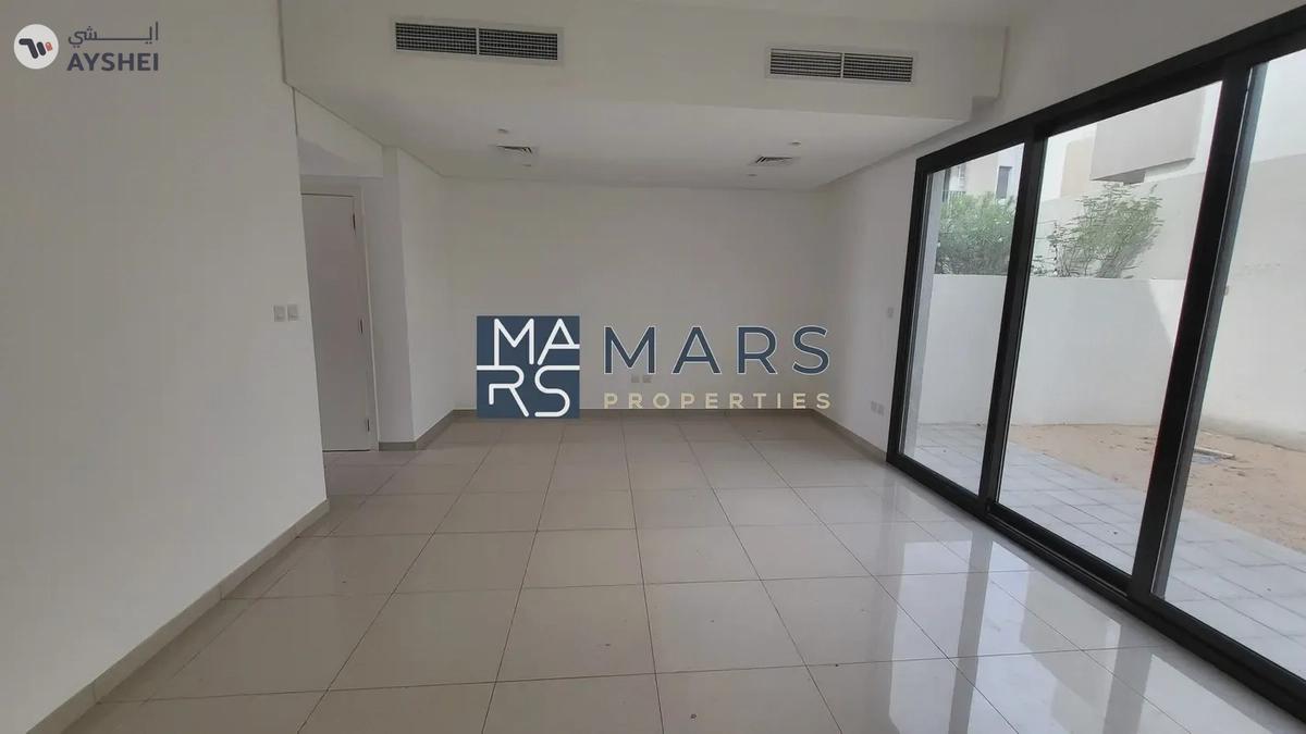 Spacious, Luxury 3 Bedroom Townhouse with Close Kitchen Available For Rent-0-landscape