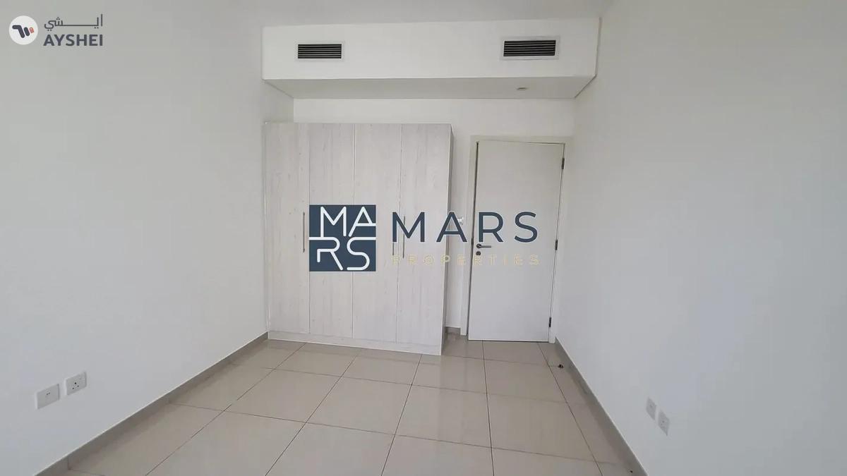 Spacious, Luxury 3 Bedroom Townhouse with Close Kitchen Available For Rent-1-1