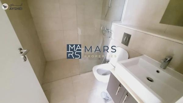 Spacious, Luxury 3 Bedroom Townhouse with Close Kitchen Available For Rent