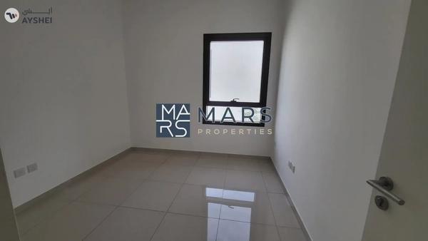 Spacious, Luxury 3 Bedroom Townhouse with Close Kitchen Available For Rent