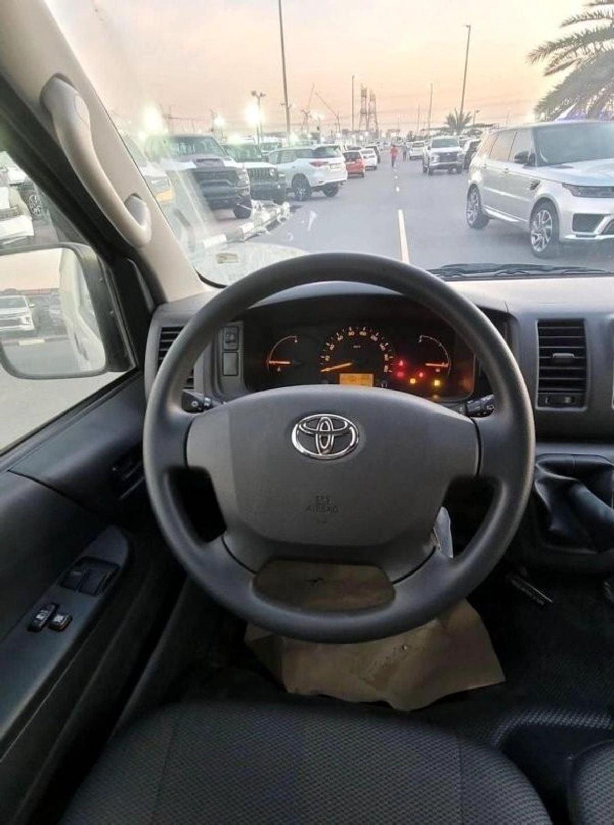 Toyota Hiace Toyota Hiace Cargo 2.7L Petrol 2026-11-11