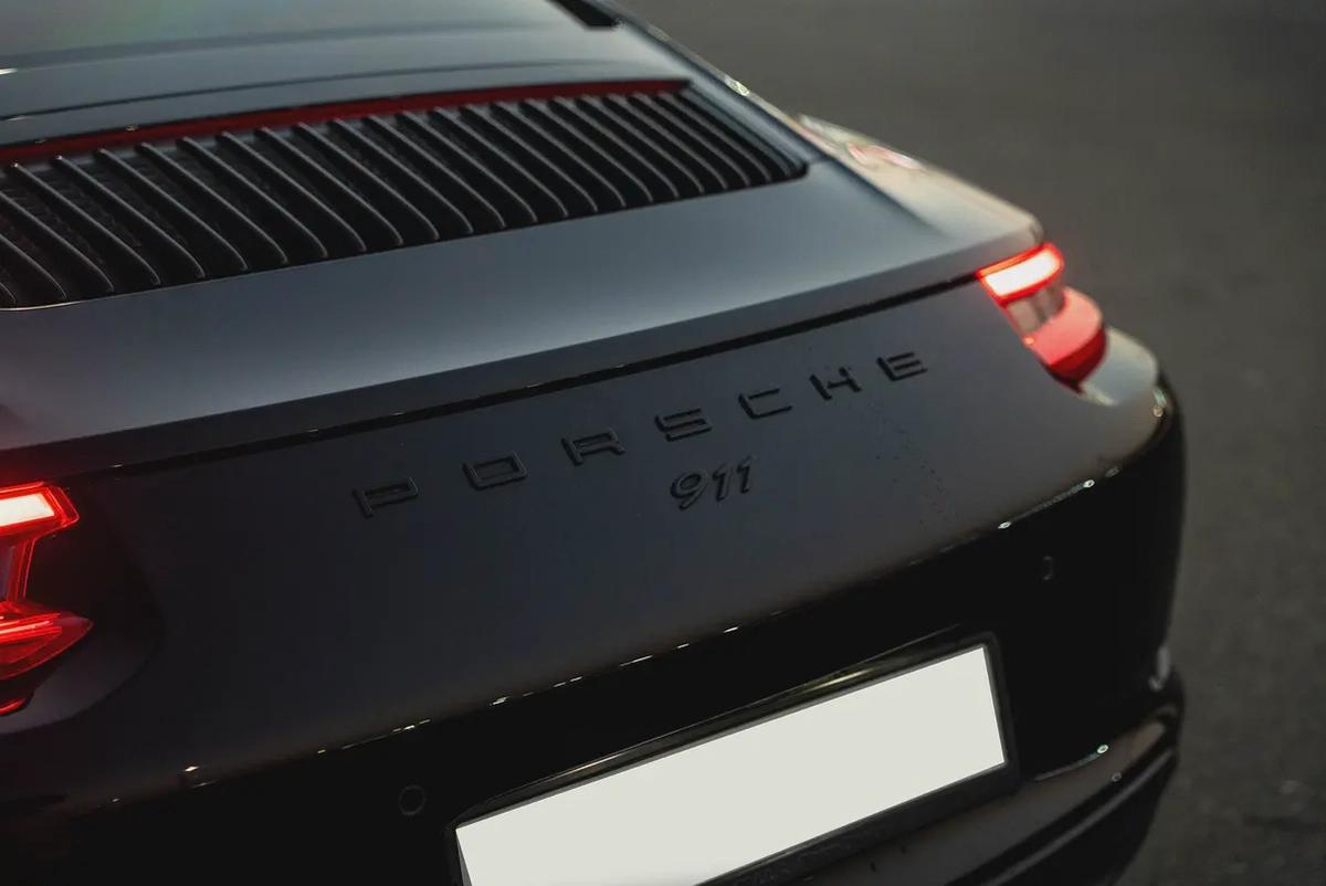 Porsche 911 Carrera Full Service History GCC 3.0L Turbo 6 Cylinders Perfect Condition-3-3