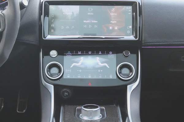 EXCELLENT CONDITION I JAGUAR XE S I 2016 I GCC