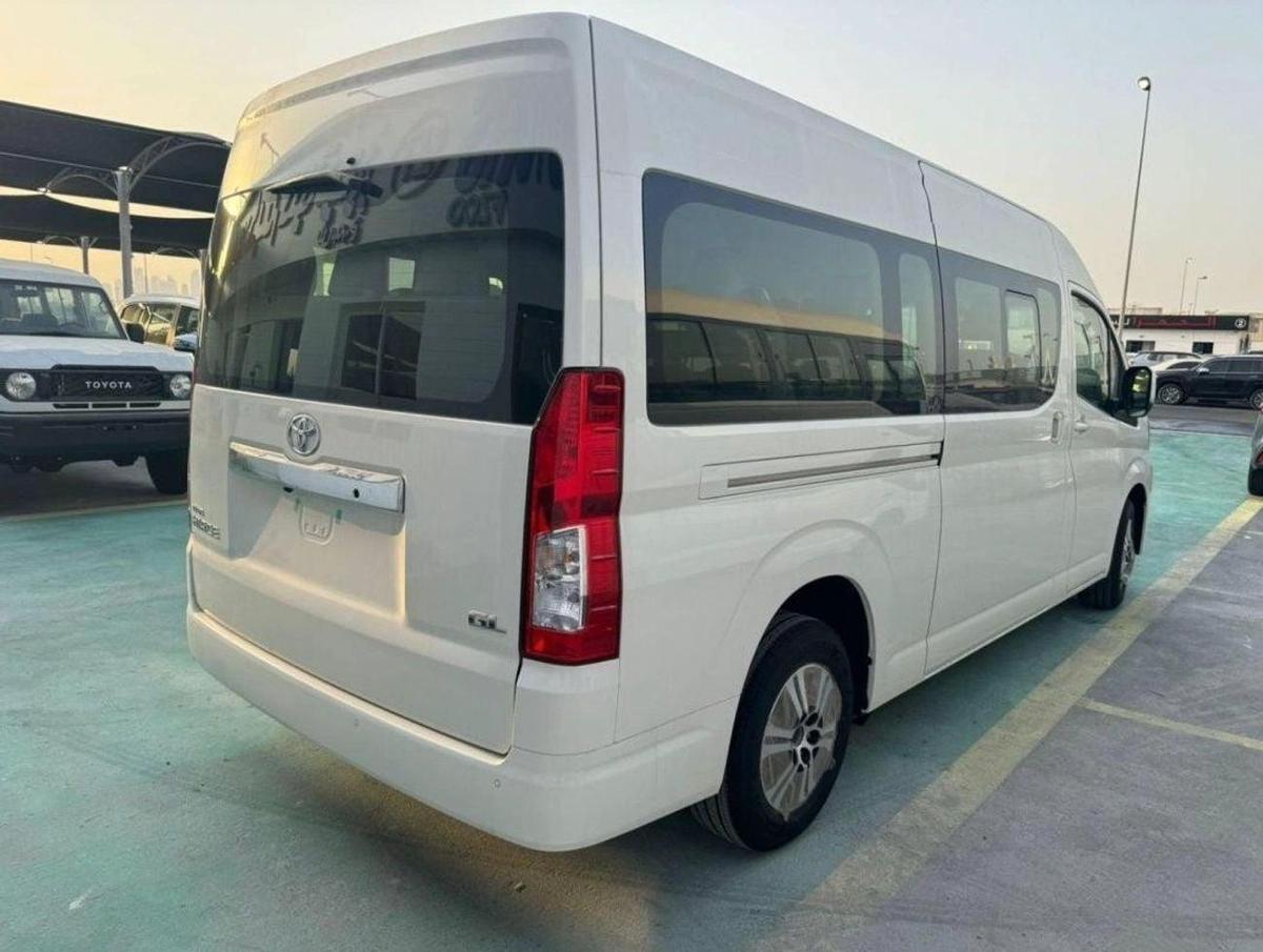 Toyota Hiace 2.8L DIESEL GL FULL OPTION M/T 2025-4-4