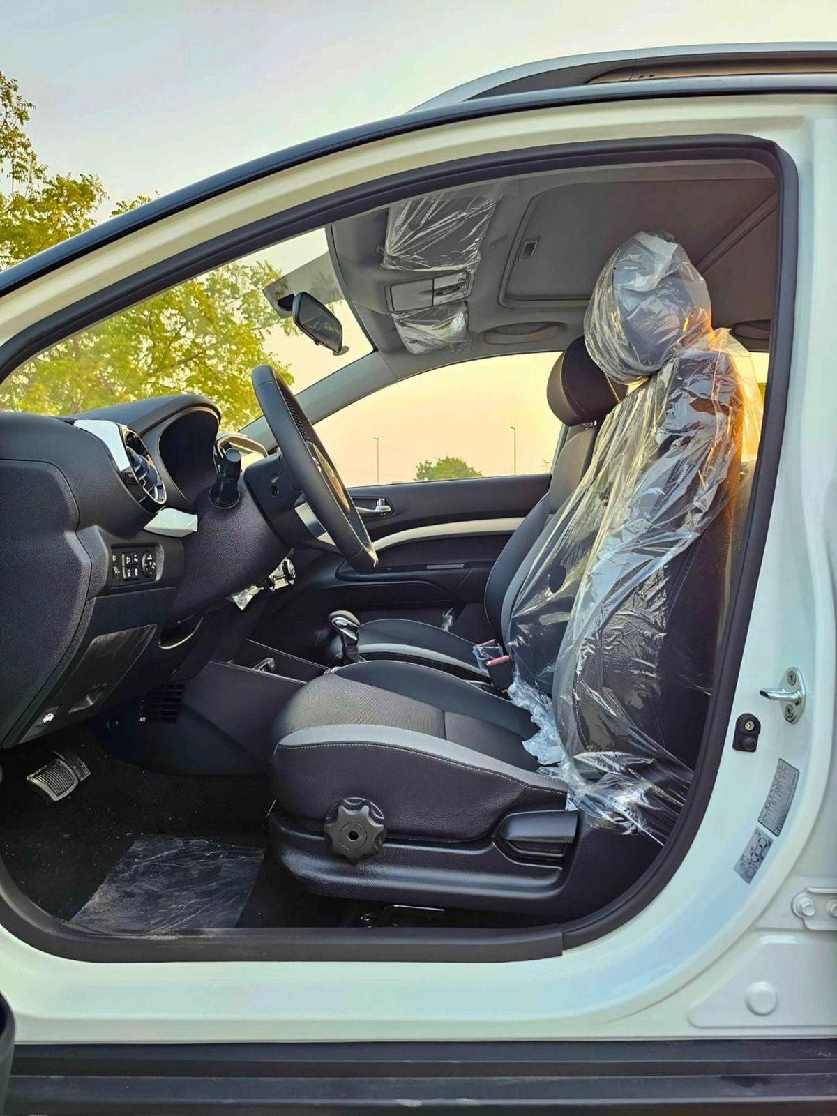 Kia KX1 DUAL TONE | 1.4L V4 PETROL | CVT WITH SUNROOF | PUSH START | DVD CAMERA | CODE # KX1FT-5-5