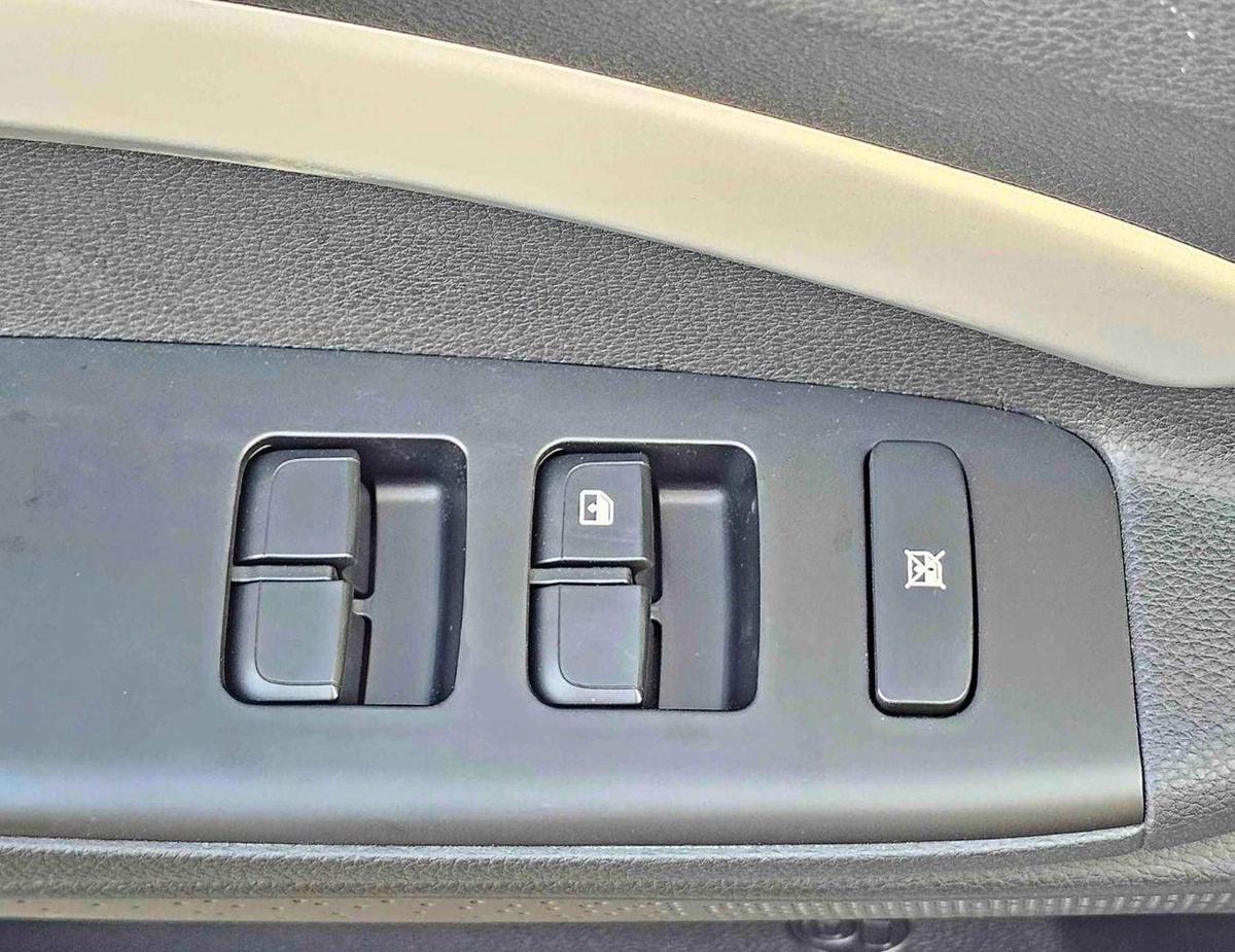 Kia KX1 DUAL TONE | 1.4L V4 PETROL | CVT WITH SUNROOF | PUSH START | DVD CAMERA | CODE # KX1FT-10-10
