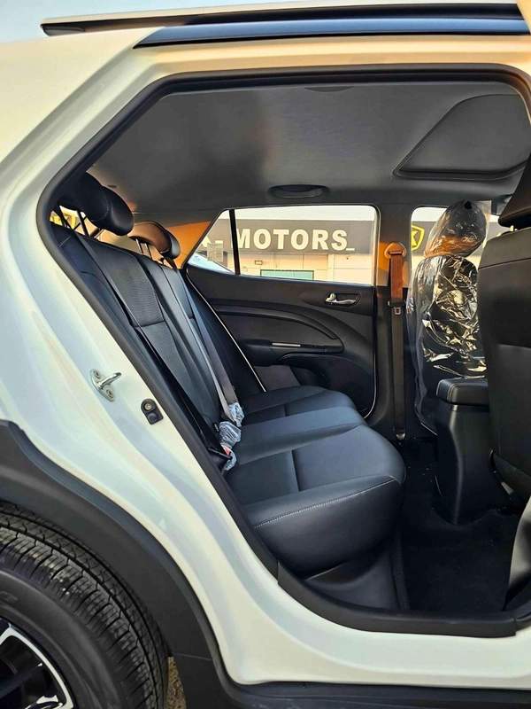 Kia KX1 DUAL TONE | 1.4L V4 PETROL | CVT WITH SUNROOF | PUSH START | DVD CAMERA | CODE # KX1FT