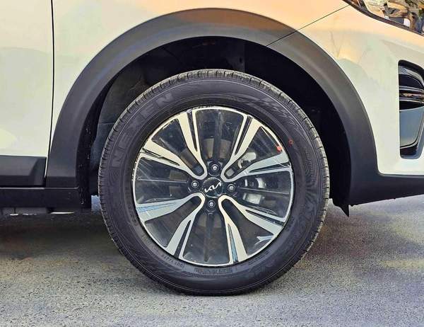 Kia KX1 DUAL TONE | 1.4L V4 PETROL | CVT WITH SUNROOF | PUSH START | DVD CAMERA | CODE # KX1FT