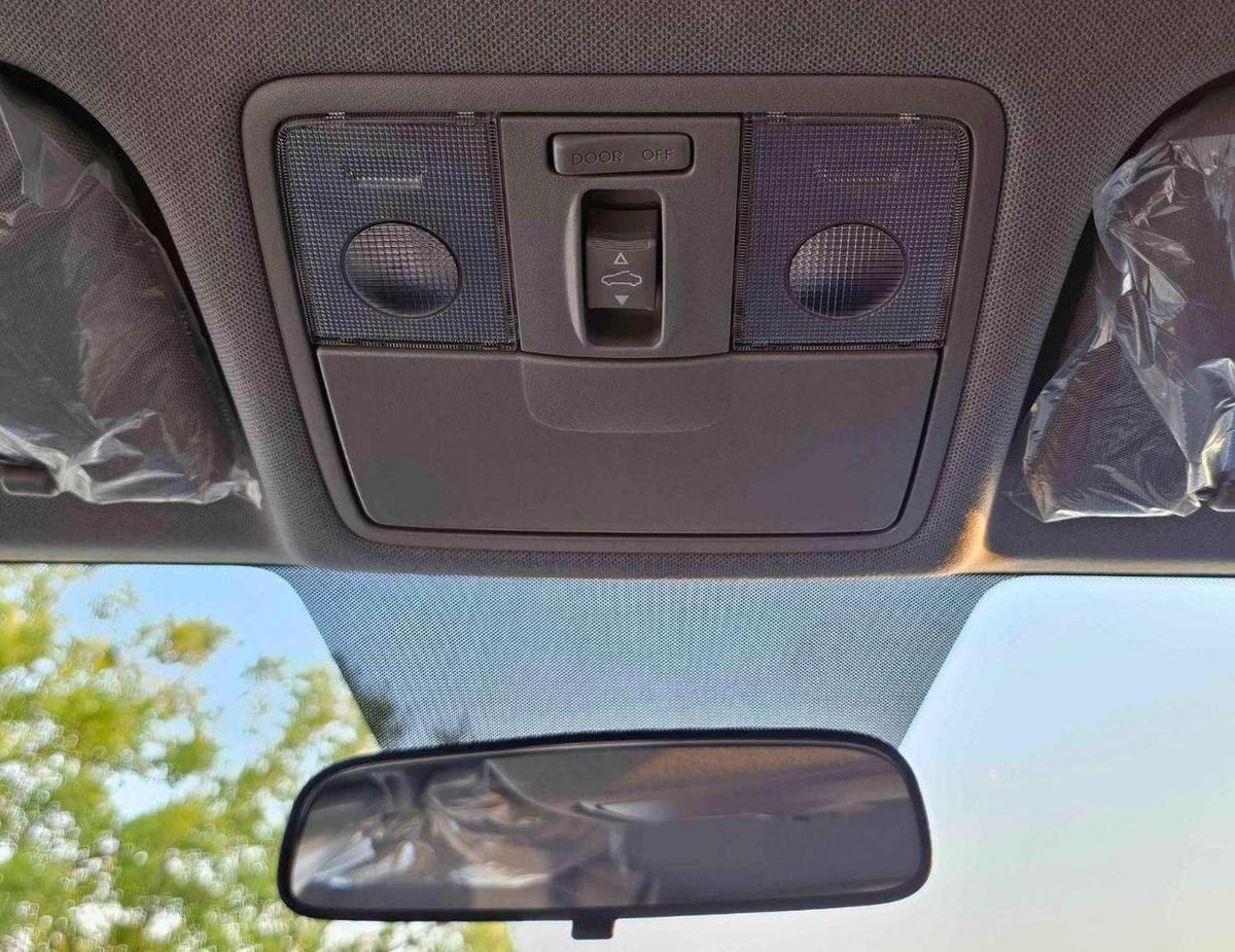 Kia KX1 DUAL TONE/1.4L PETROL/CVT WITH SUNROOF/CHROME HANDLE/ (CODE # KX1FT)-14-14