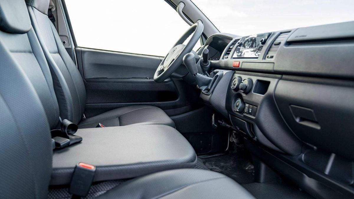 Toyota Hiace 2.7-13-13