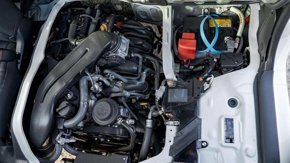 Toyota Hiace 2.7-16-16