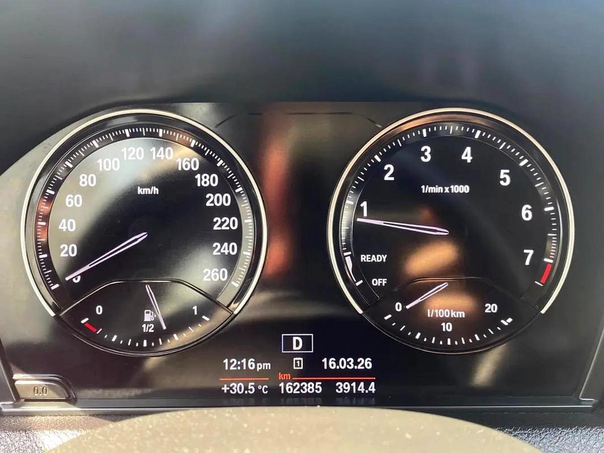 2019 bmw 120i sport line 2.0L || GCC specs || 4 cylinder turbocharged || accident free-19-19