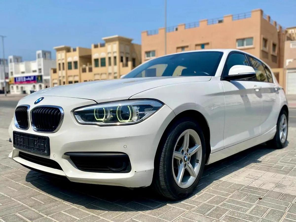 2019 bmw 120i sport line 2.0L || GCC specs || 4 cylinder turbocharged || accident free-18-18