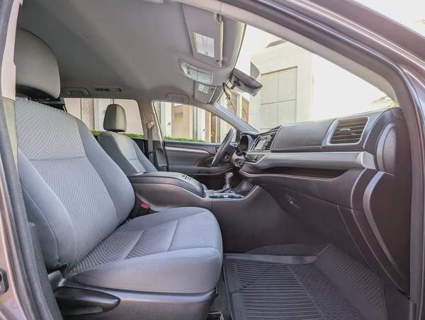 TOYOTA HIGHLANDER 2018 LE V6 3.5L 7 SEATER IN EXCELLENT CONDITION