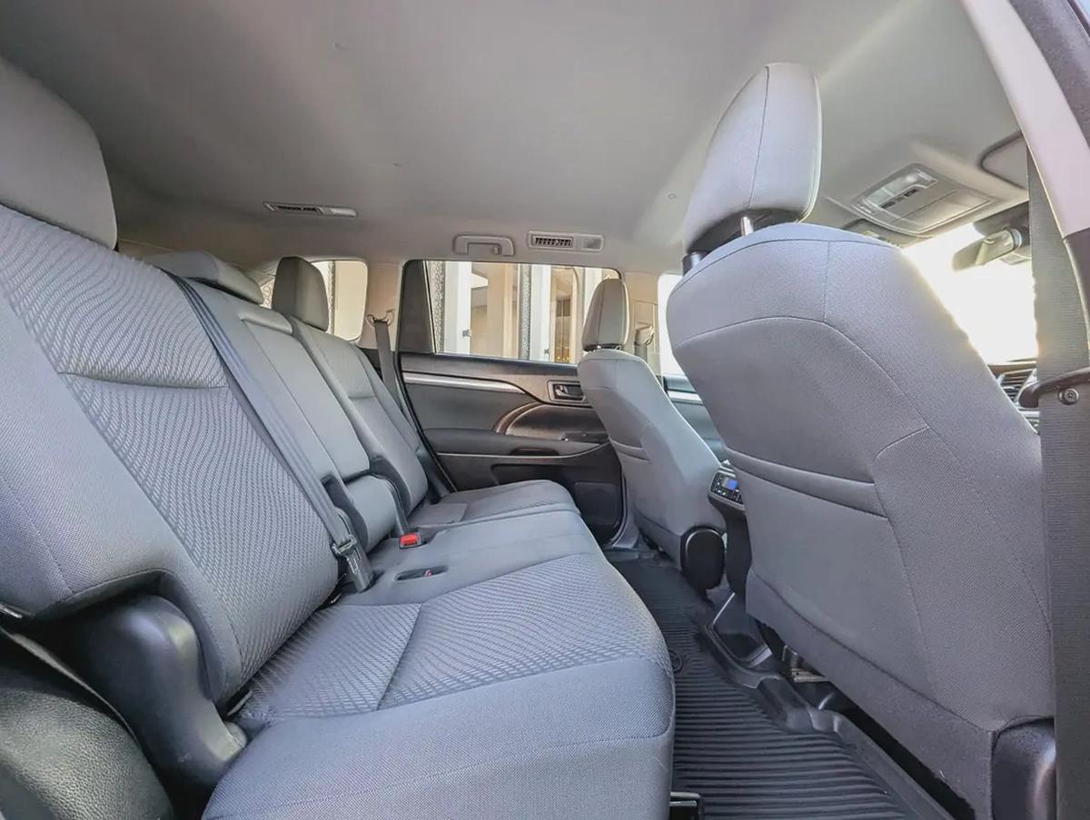 TOYOTA HIGHLANDER 2018 LE V6 3.5L 7 SEATER IN EXCELLENT CONDITION-5-5