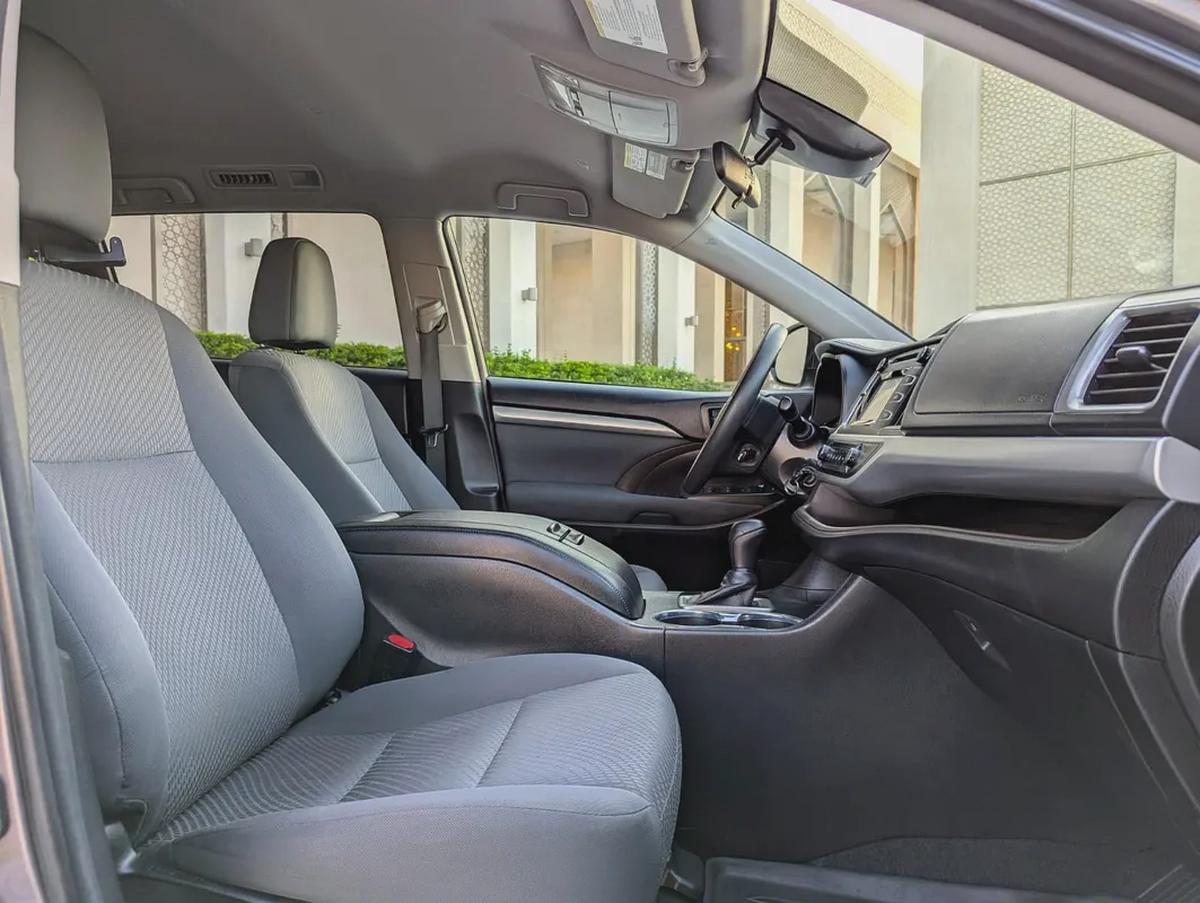TOYOTA HIGHLANDER 2018 LE V6 3.5L 7 SEATER IN EXCELLENT CONDITION-10-10