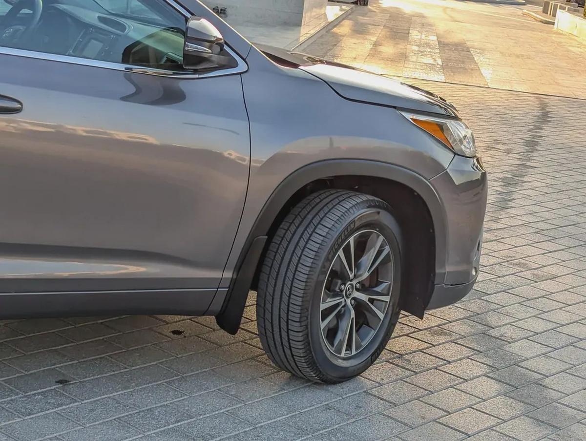 TOYOTA HIGHLANDER 2018 LE V6 3.5L 7 SEATER IN EXCELLENT CONDITION-11-11