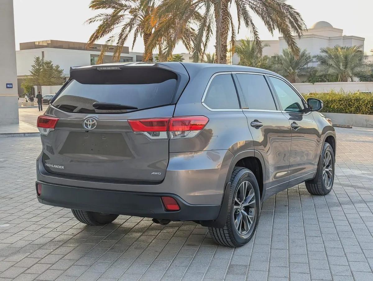 TOYOTA HIGHLANDER 2018 LE V6 3.5L 7 SEATER IN EXCELLENT CONDITION-12-12