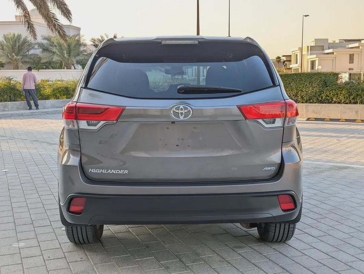 TOYOTA HIGHLANDER 2018 LE V6 3.5L 7 SEATER IN EXCELLENT CONDITION-16-16