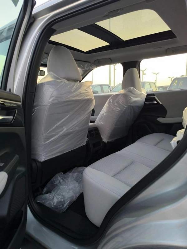 Mitsubishi Outlander 5P-M-LINE 2.5L SUV FWD 5Doors